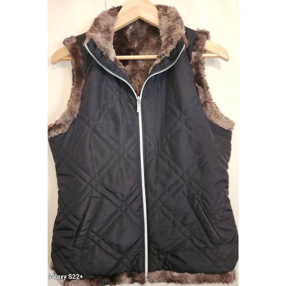 V8  TEEZHER Reversable faux fur black and brown Vest - Picture 4 of 7